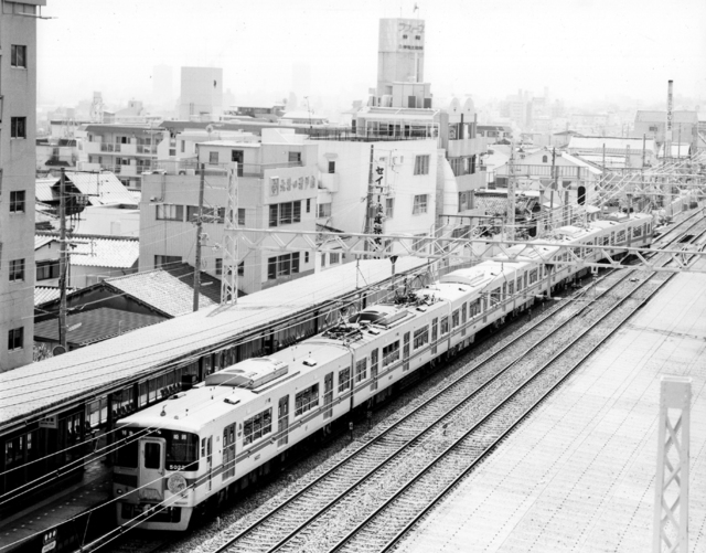 阪急六甲駅俯瞰山陽5022他6連.jpg