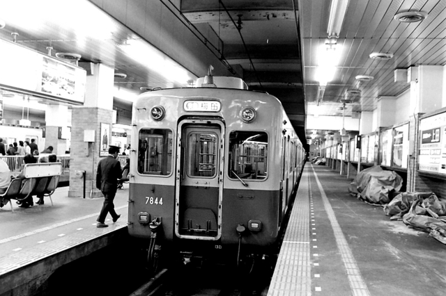 阪神赤胴7844三宮.jpg