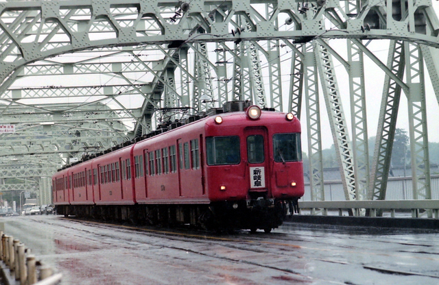 雨犬山名鉄5500.jpg