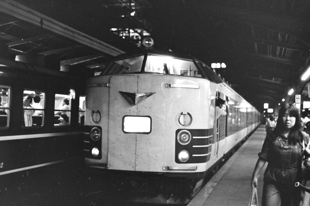 Ｓ56大阪駅9・581系回送.JPG