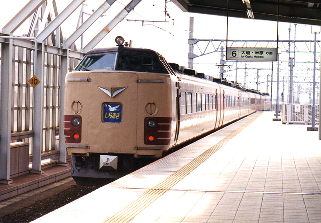 JR485しらさぎ後追い岐阜2002.jpg