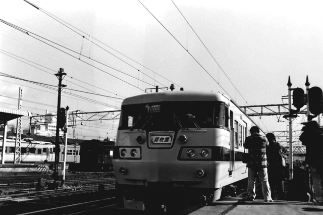 S54姫路駅117系一番列車折り返し回送ホーム先端.JPG