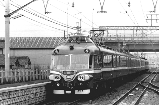 S55岐南7000白帯特急重連後追い.JPG