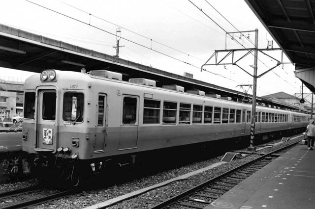 S56伊豆急167熱海BW.JPG