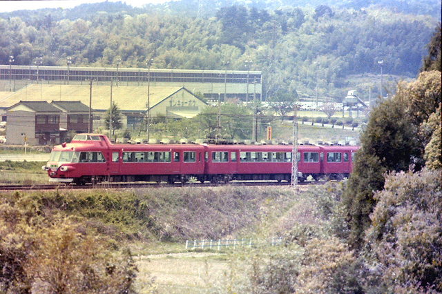 S56名電山中7500特急後追い遠望.JPG