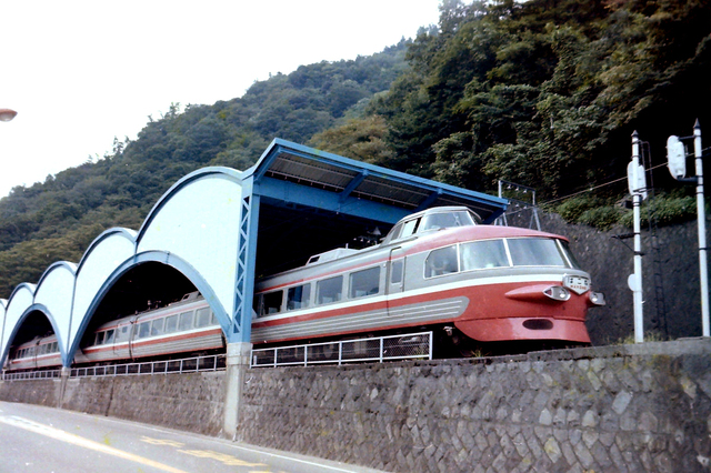 S56小田急NSE後尾2湯本駅舎.JPG