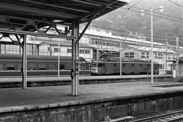 S56銀河発車熱海.JPG