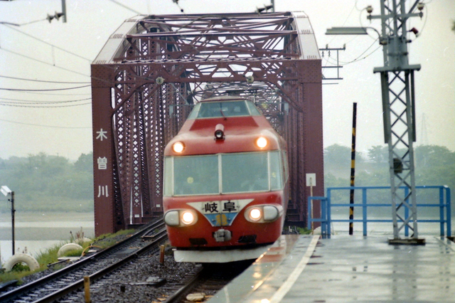 S61名鉄7500急行雨東笠松.JPG