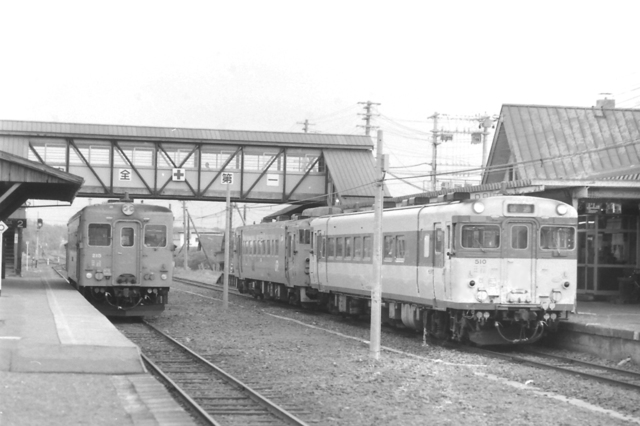 S62釧網線標茶キハ53-510．キハ22-215.JPG